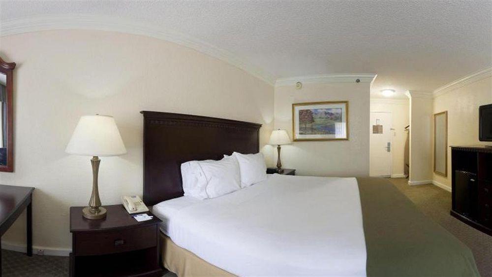 Holiday Inn Express Athens - University Area By Ihg מראה חיצוני תמונה